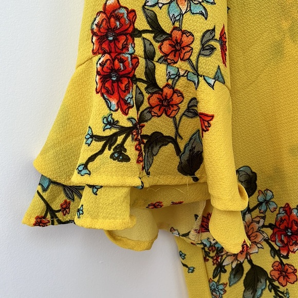 Floral blouse with ruffled sleeves - Picture 3 of 3
